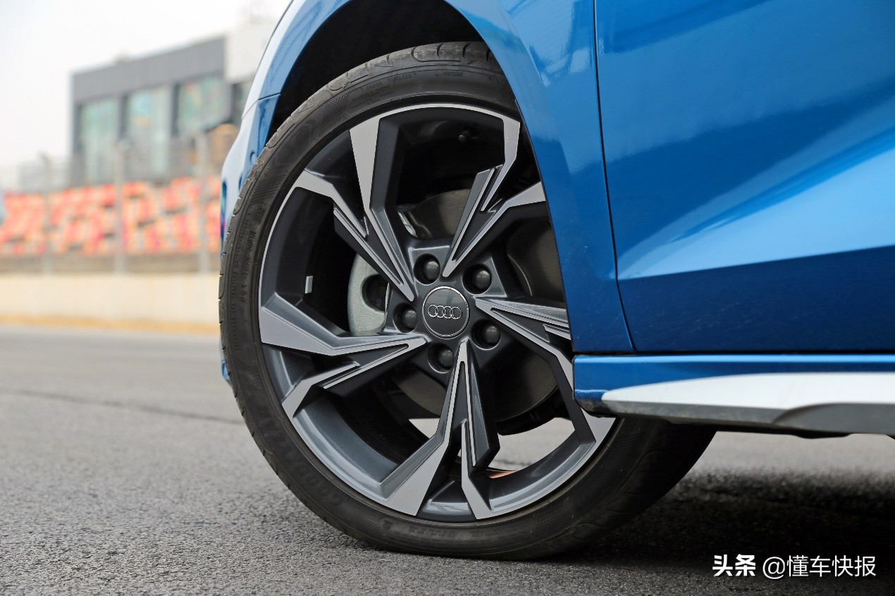 运动兼具实用，试驾奥迪A3 Sportback