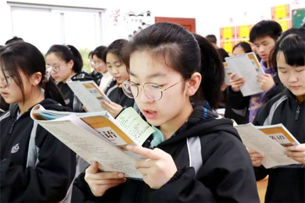 中小学生迎来一个好消息，教室内将全面安装监控，家长终于等到了