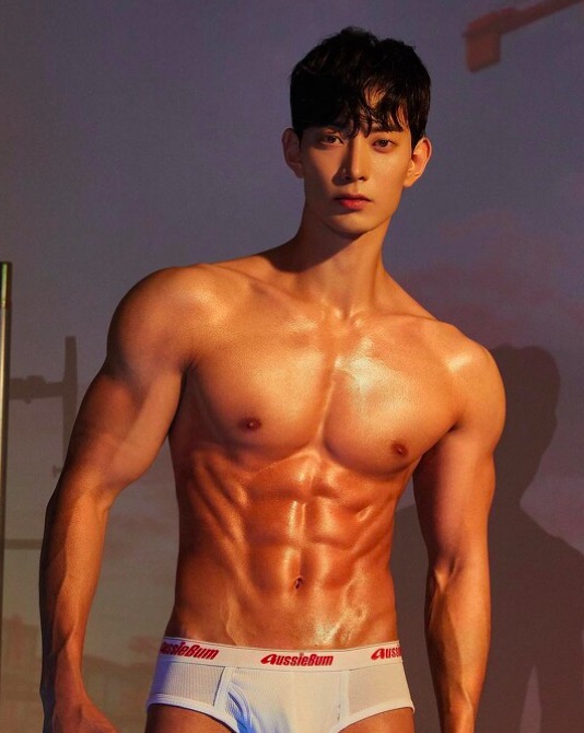 2021韩国先生选美来袭！34名肌肉帅哥排在一起，简直让人眼花啊