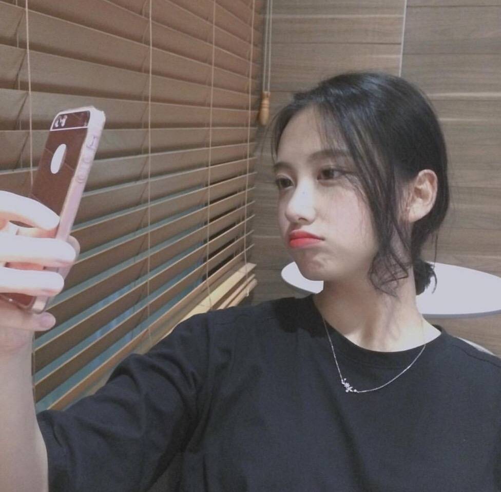 【女头】鼻子上长一颗痣的女孩是不是颜值都很高呀 满满的少女感
