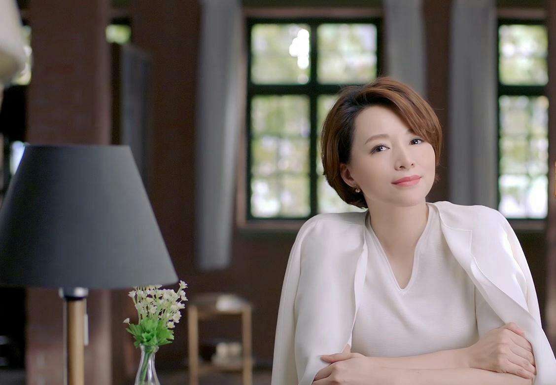 董卿哽咽难掩情绪，全场观众动容。