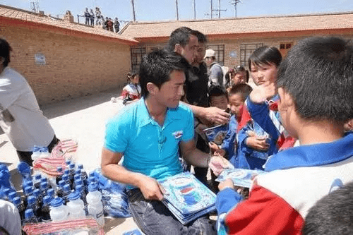 古天乐学校荒废多年没用处，是为积攒人气？能“黑”他的只有太阳