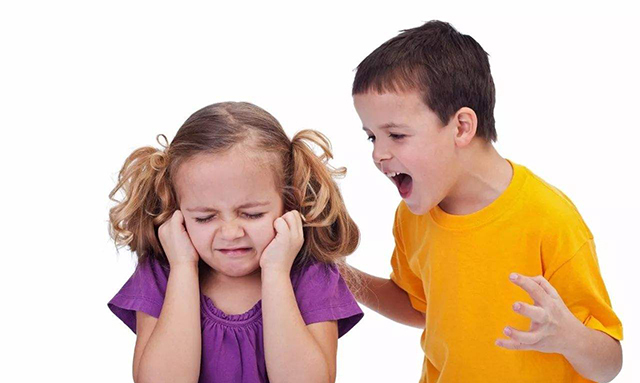 孩子在学校被欺负怎么办（孩子在学校被）