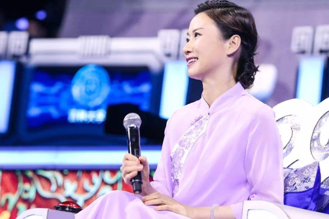 她是中南大学最美教授，被学生称为神仙姐姐，却因一本书被质疑