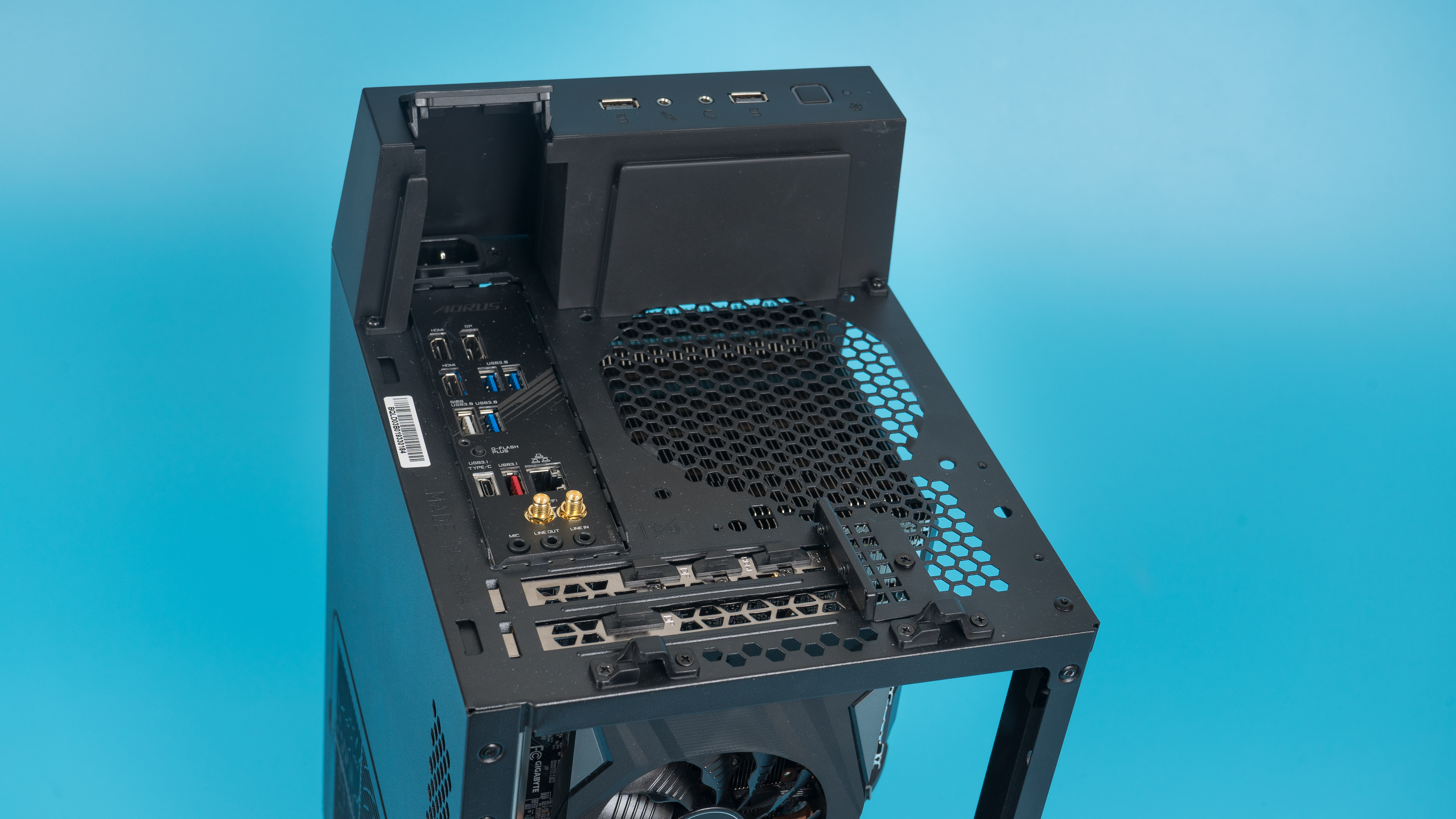 搭建R9 3900X ITX垂直风道机箱，12核PR渲染输出快，超频也无压力