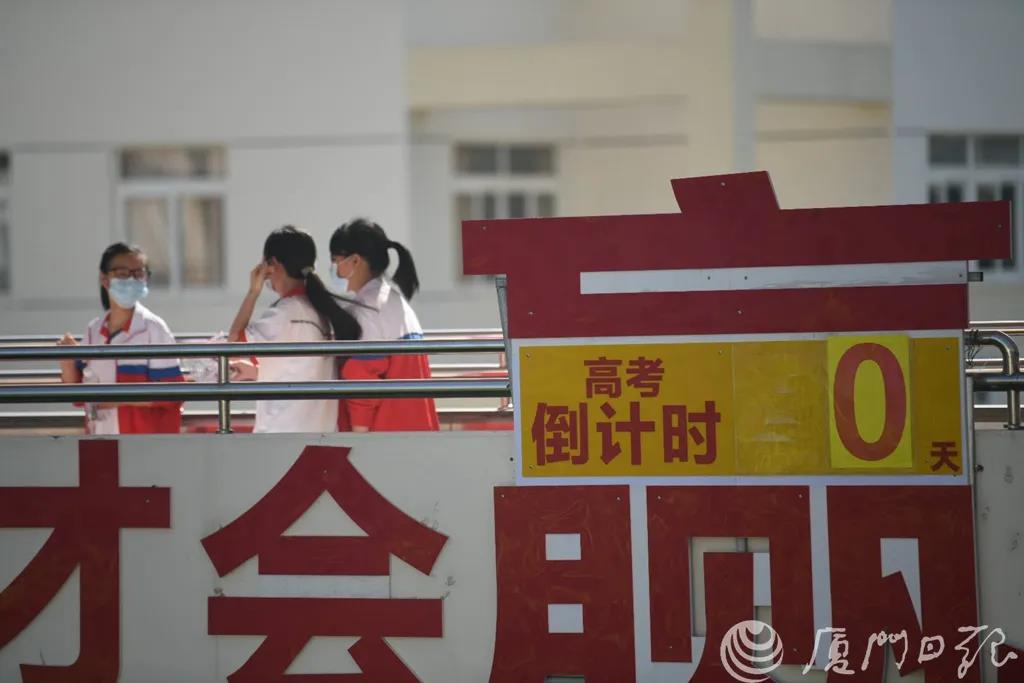 你还记得近5年来的高考作文题吗？