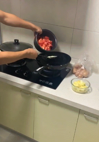 每日一笑：当电动车没电时，你是怎么回的家？