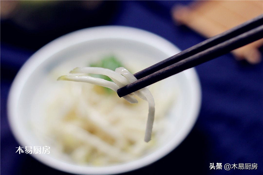 芥菜咸菜的做法，芥末味儿钻鼻孔，家人说让人欲罢不能真下饭