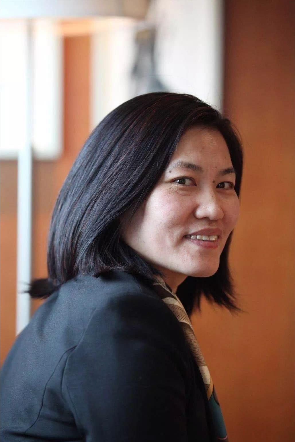 贾平凹之女贾浅浅的诗，你读了几首，就破口大骂？专家：注意口德