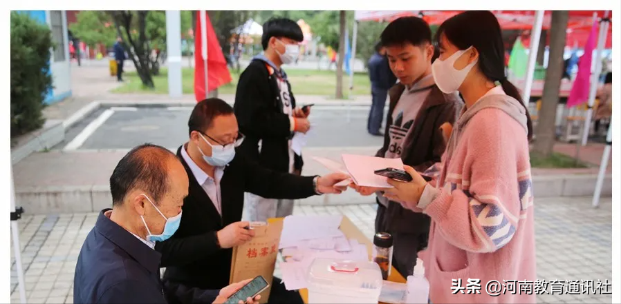 喜气洋洋迎新生！记河南省医药卫生学校2021级新生入学报到