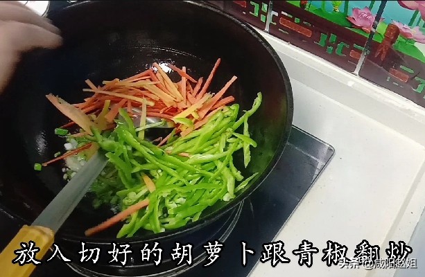 清炒金针菇的做法（教你做出咸香味美的清炒金针菇）