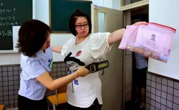 学生参加高考当天，家长是否需要全程陪考？机智的家长这样选择