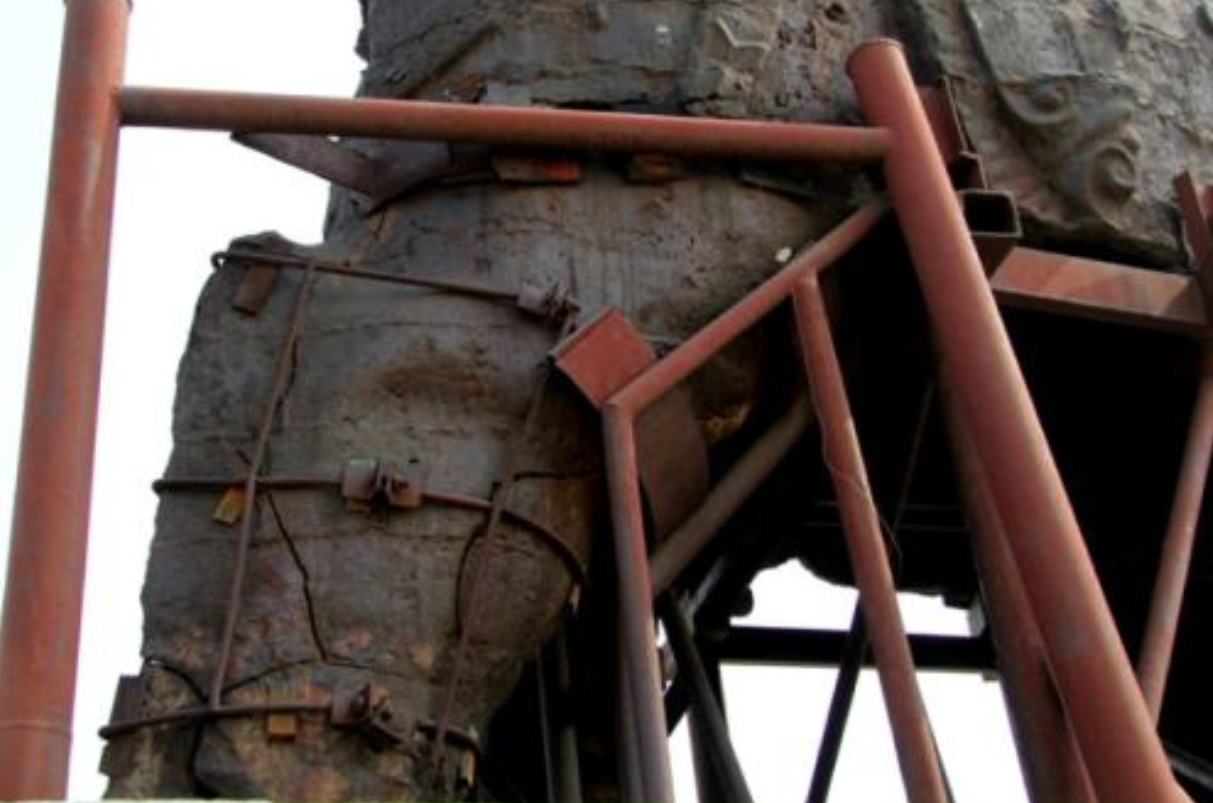 “镇海吼”重32吨，历经千年不倒，却倒在专家自以为是的保护上