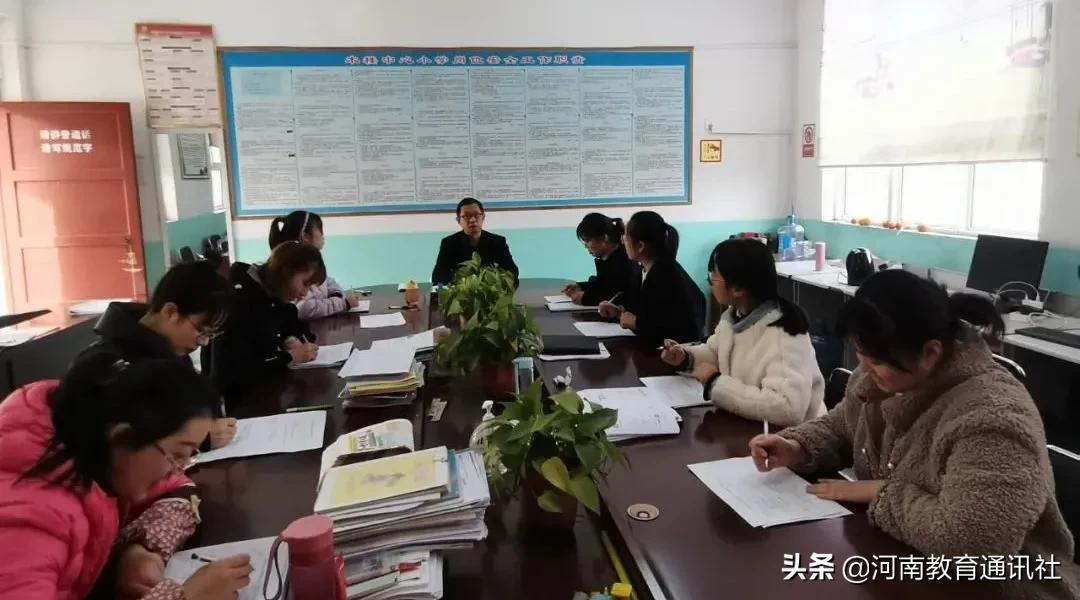 沁阳市木楼中心小学开展教案作业交流(图1)