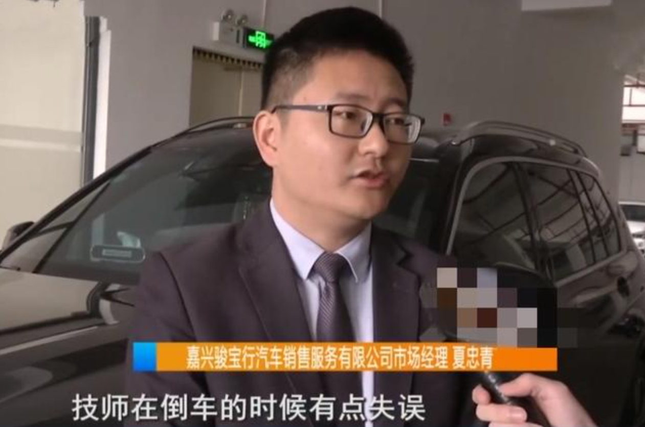 百万宝马在4S店被技师撞坏，车主索赔5万被拒，车主：二手折损