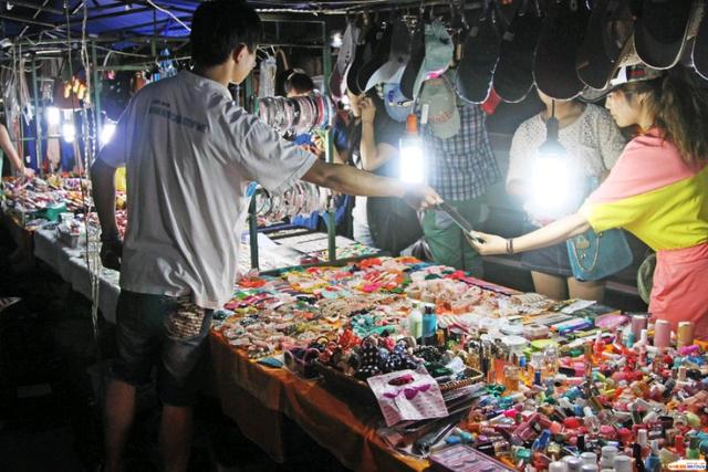 摆地摊什么好卖又挣钱（6种地摊生意带你月入上万）