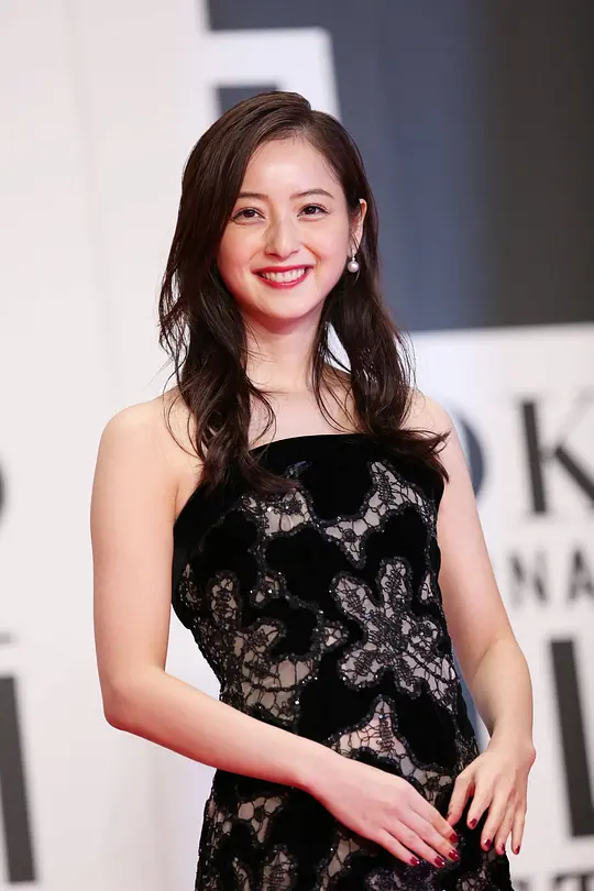 佐佐木希，拥有甜美脸蛋，日本国宝级美女