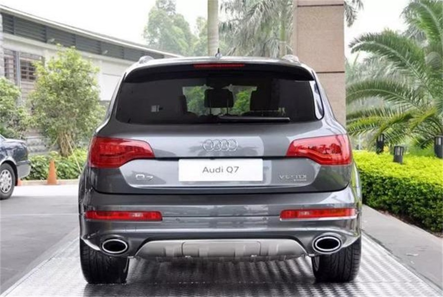 到店实拍奥迪Q7 V12柴油版，257万高等价位，扬言能拖动一架飞机