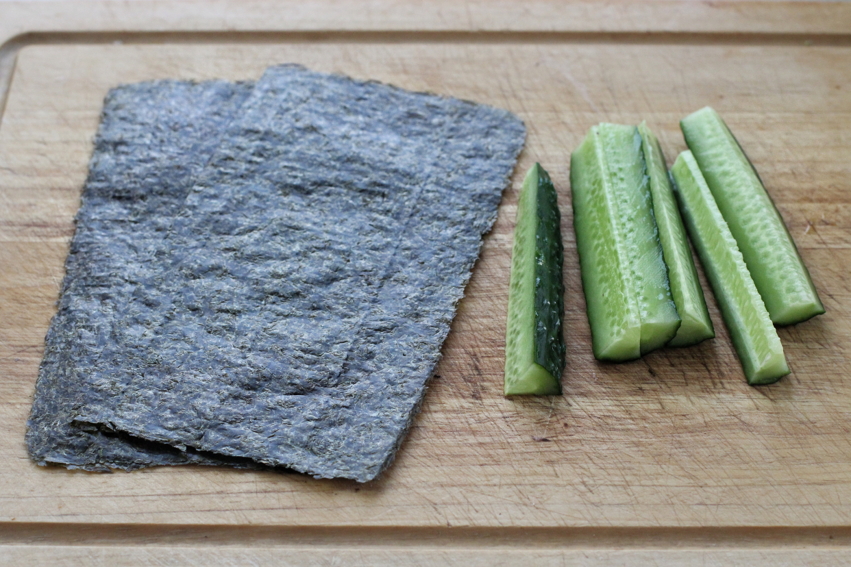 香喷喷的肥牛饭卷，不用竹帘直接上手卷，孩子一口气吃了好几根