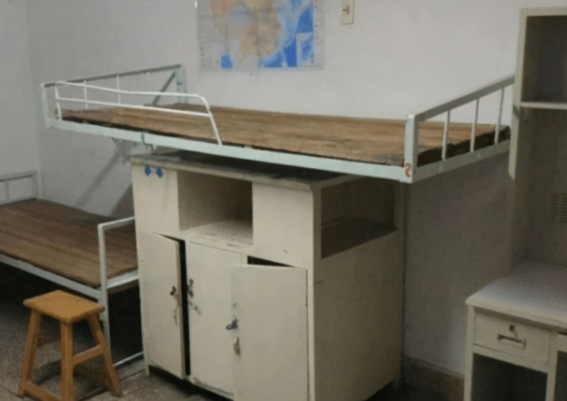 因寒碜出名的大学宿舍，部分图片引起不适，堪比招生“减”章