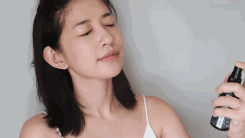 干皮一定妆就卡粉显老太尴尬！学会这3个技巧：远离卡粉摆脱干燥