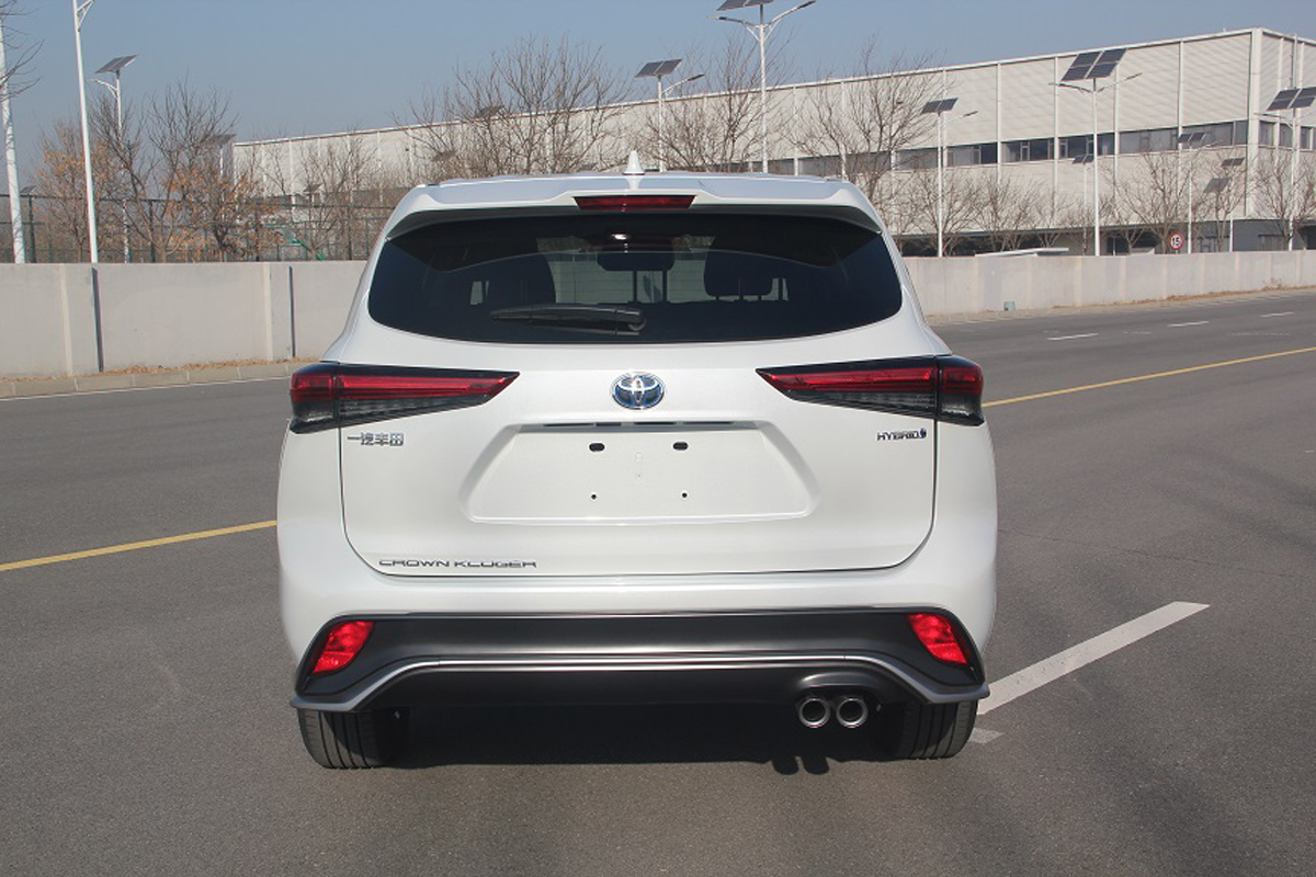 皇冠曾是国人熟知的丰田中高级轿车,与奥迪a6l,宝马5系等车型齐名,但