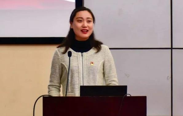 高校辅导员工资有多少？看到工资条后，才明白为啥导员这么吃香