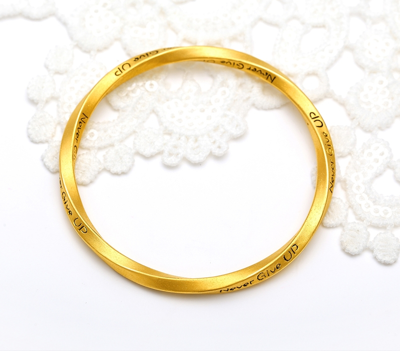 买黄金手镯哪种好(十大经典款式的黄金手镯推荐)