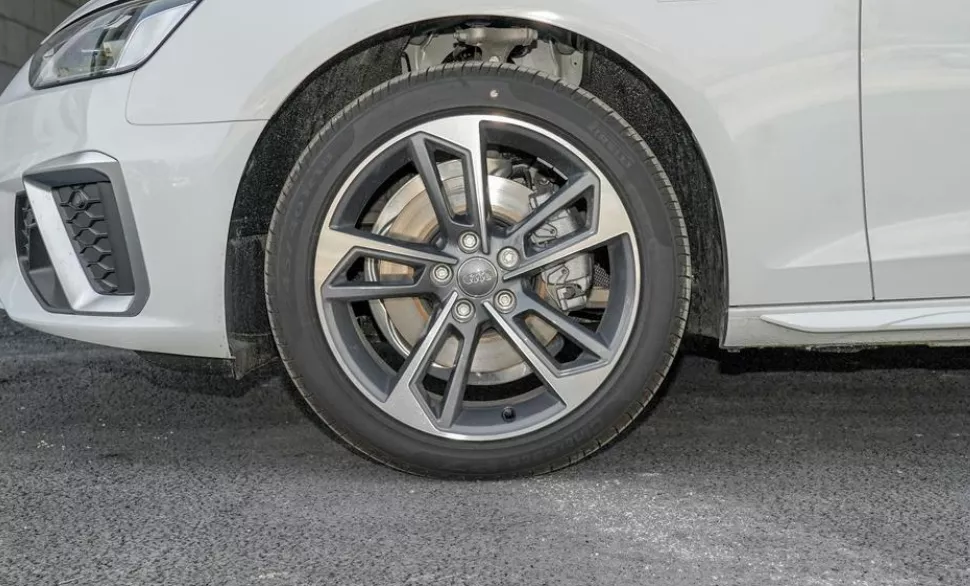 全新奥迪A4L全国多地降价，最大优惠近5万元，真的有这么好的事吗