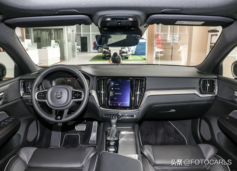沃尔沃V60 T5低配实拍，售价38.99万无四驱，为打折做铺垫？