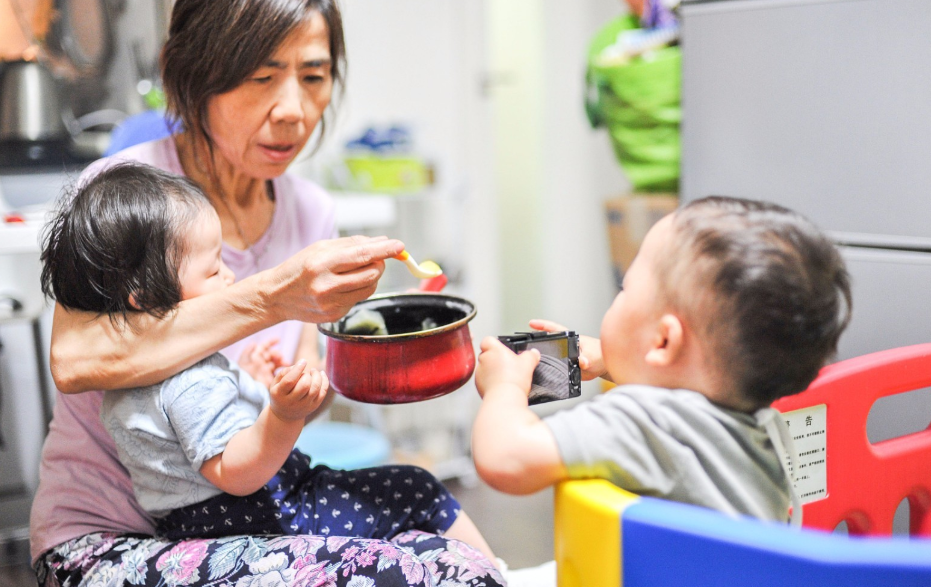 双子家庭和双女家庭，二十年后的境遇截然不同，看看你在不在其中