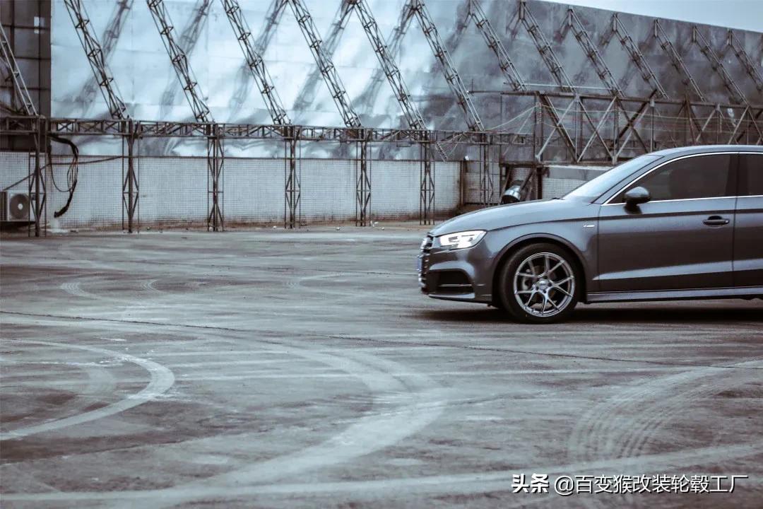 天生就是改装的好胚子，换个轮毂让奥迪A3更有“钢炮”味