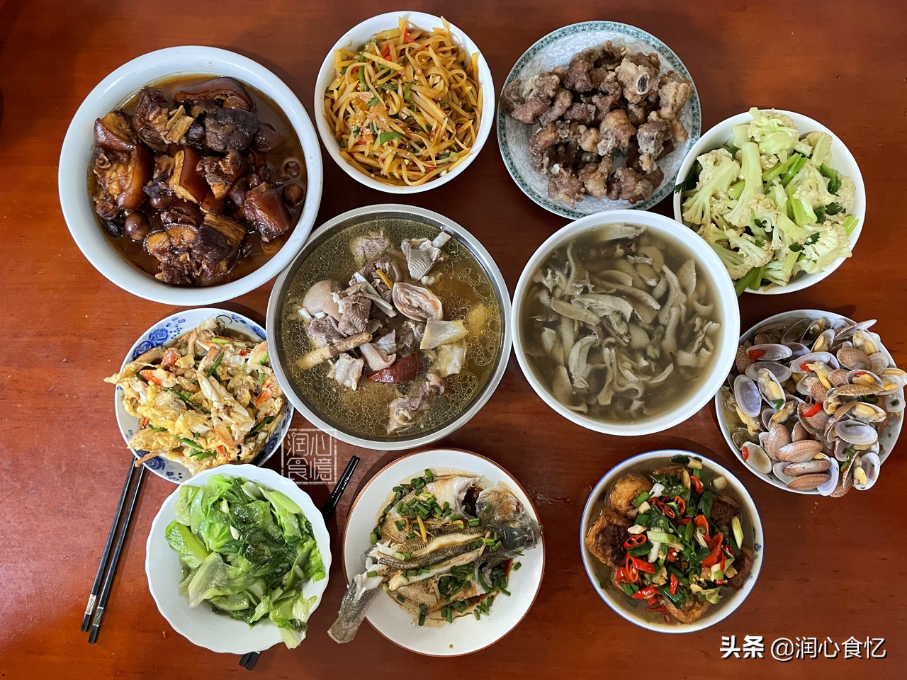 晒我家中秋节的10菜1汤，在朋友圈火了，网友：吃不起，家里没矿
