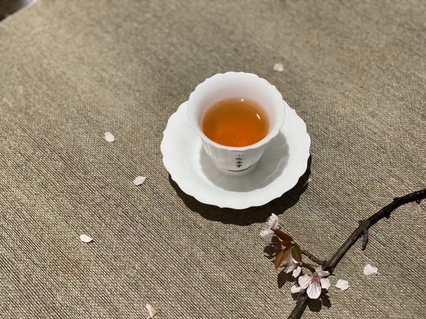绿茶买龙井，红茶买金骏眉，白茶买老白茶，追着名气买茶有错吗？