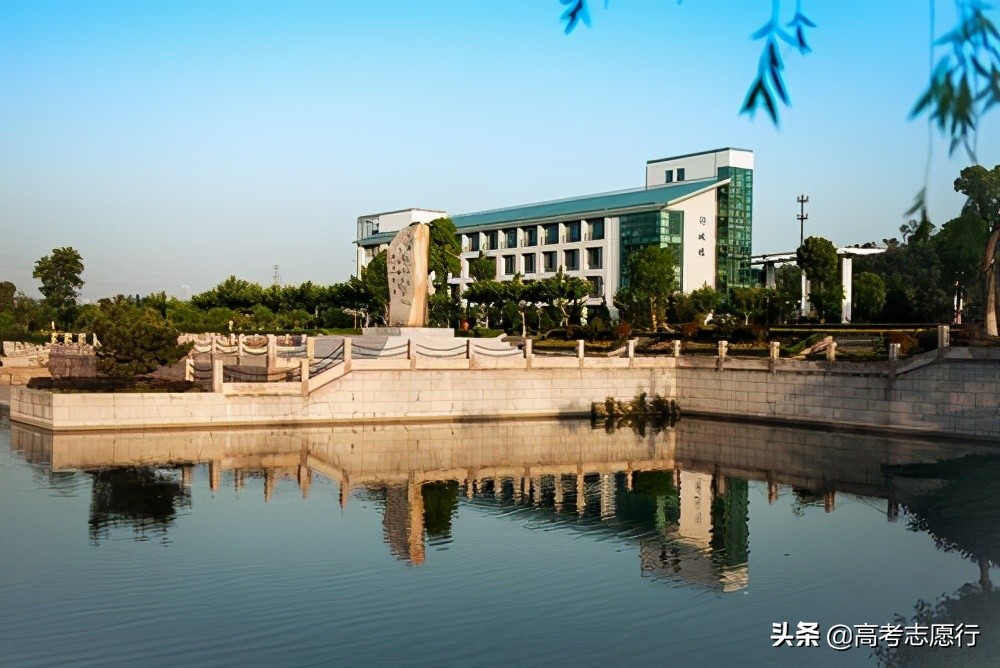 职业技术大学中的TOP2高校，根本不愁就业，只怕高考分数不够高