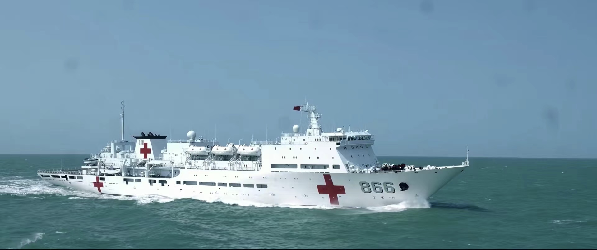 也就是说,这部电视剧,从剧本的立意上就已经赢了,既是一部军旅片,又是