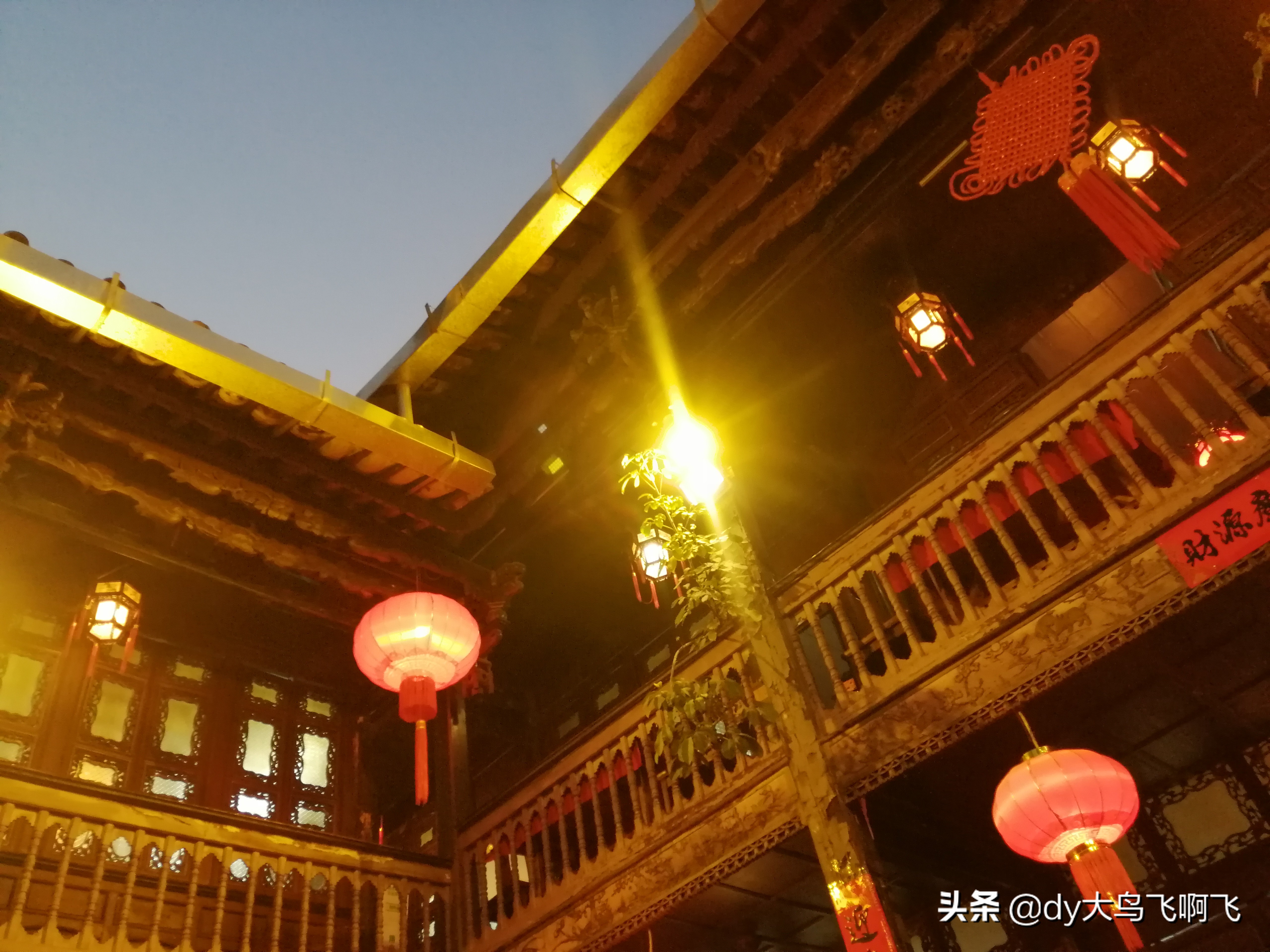 美食以温柔滋味抚慰心灵，包容每一份情绪，让味蕾与心灵共舞。