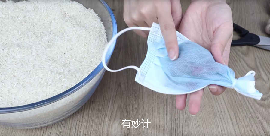 今天才了解，大米里埋几头大蒜，作用真是厉害了，解决家庭大麻烦