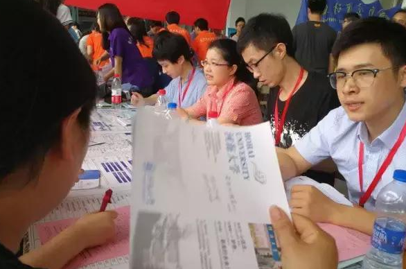 2021复读生迎来“坏消息”，这一升学退路将受阻，考生喜忧参半