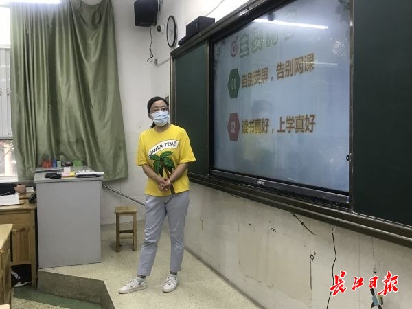 校长门口迎接学生“回家”，学生自觉早自习……高一高二返校复课首日校园这是样的