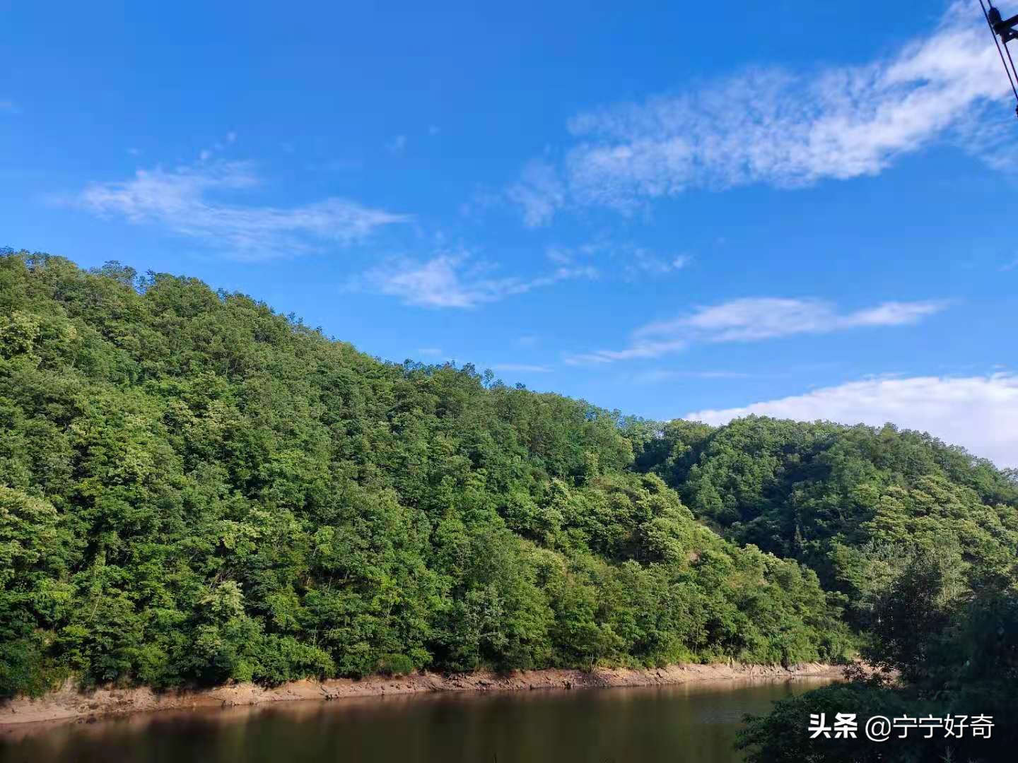 没有机械设备，靠肩膀抬大石，这三个大队如何建起这座壮观水库？