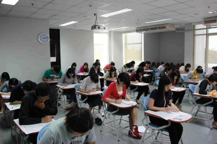 大学生真实现状：拿着3500的工资勉强维持生计，网友：实属不易