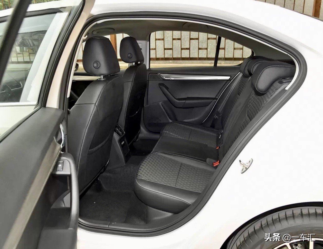 斯柯达明锐TSI230智行豪华版，网友：这价格，跟朗逸比优势在哪里