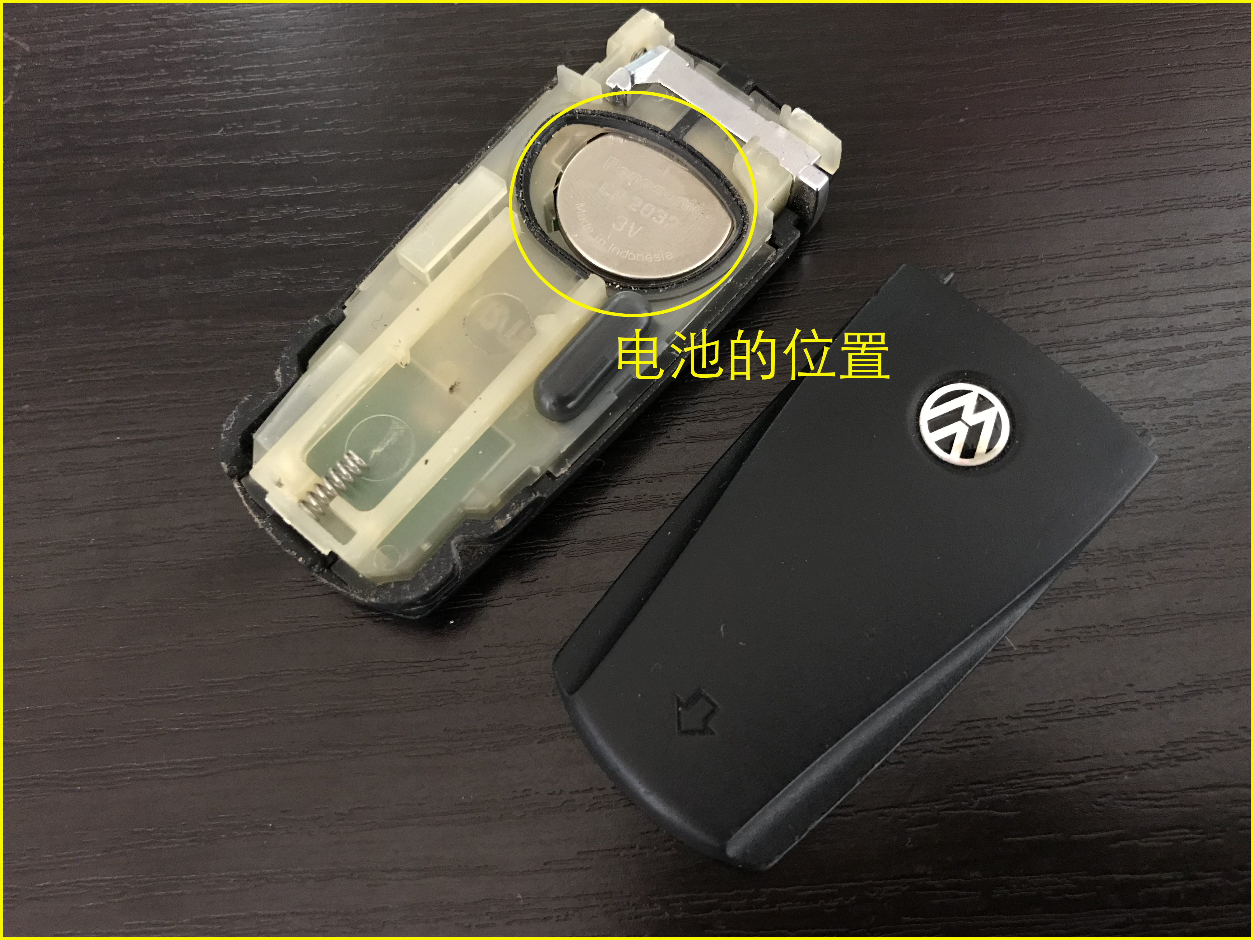 大众遥控电池自己换,一根牙签就搞定,才花几块钱!谁还去4S店?