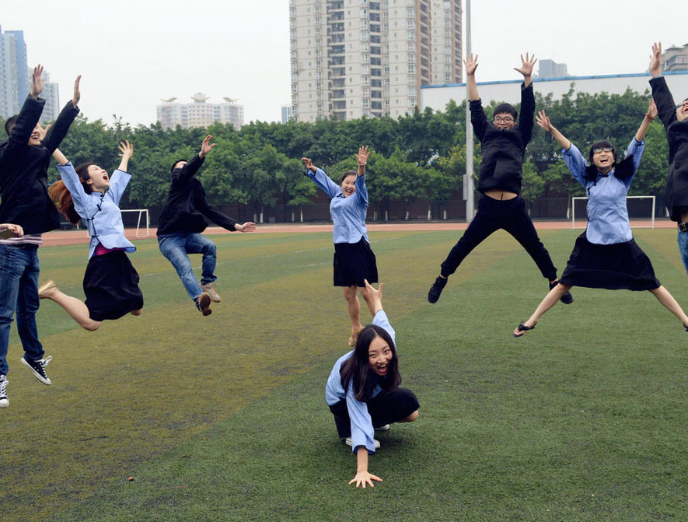 为什么大学期间都想当班干部？多半因这3个好处，网友：不早说