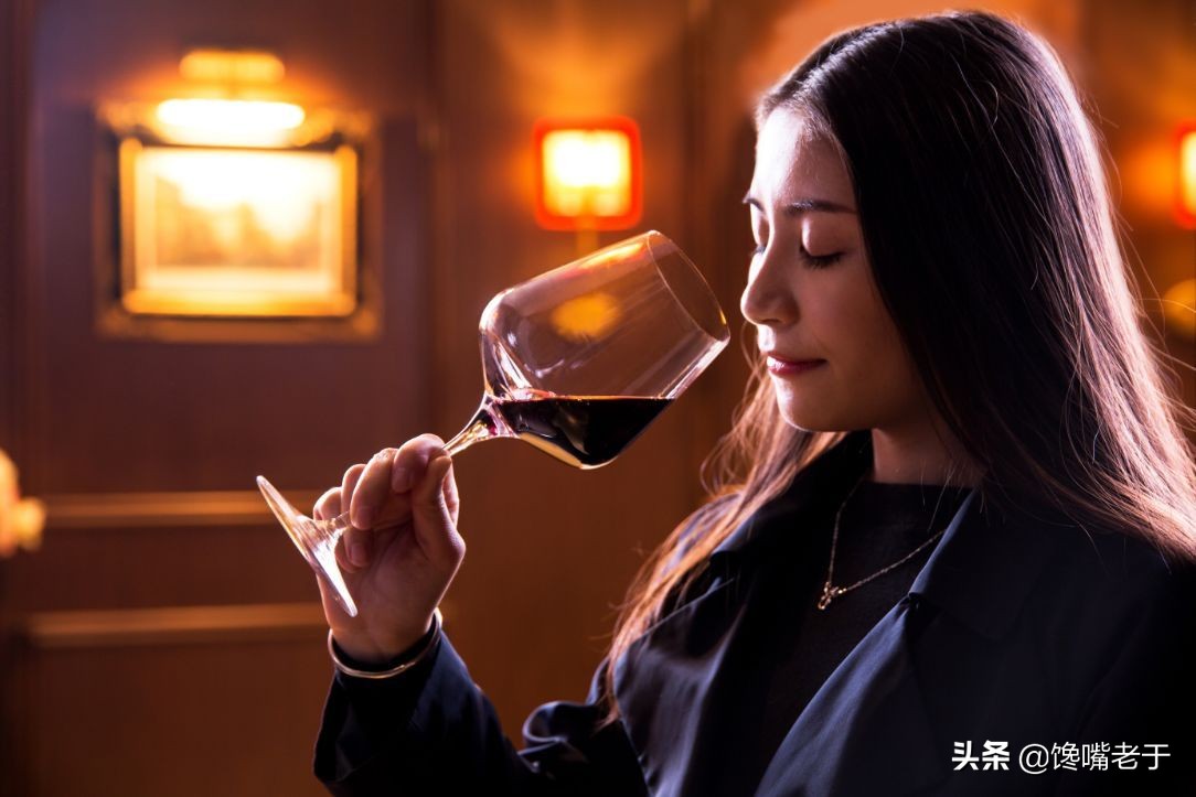 喝红酒:为啥只倒"三分之一"?我敢打赌,假装明白的人不在少数