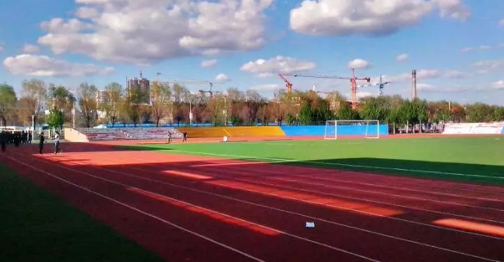 黑龙江佳木斯市这四所重点中学，教学设备先进，学校环境宜人