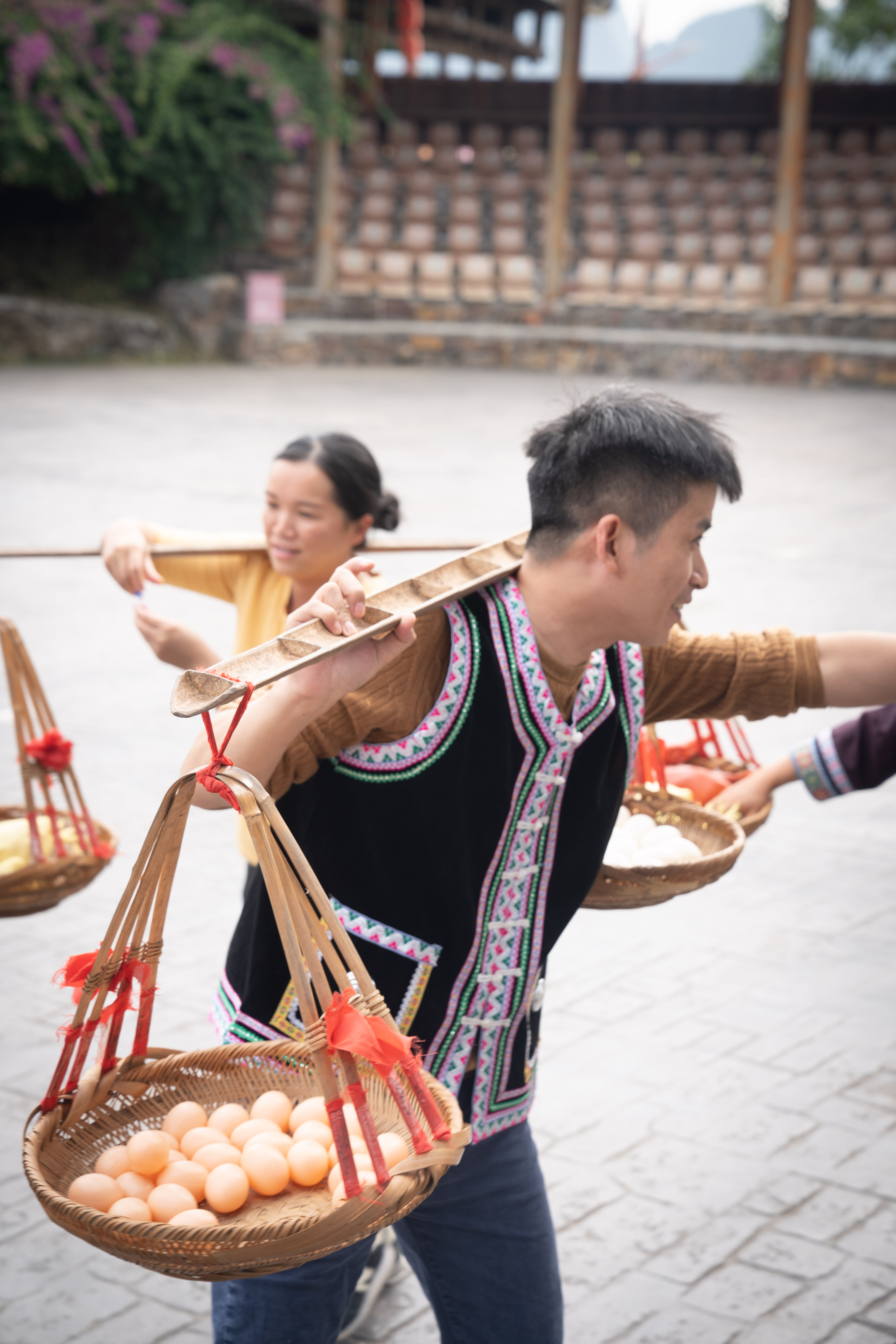 柳州融水梦呜苗寨拦门酒体验当地的婚礼真是太热闹了