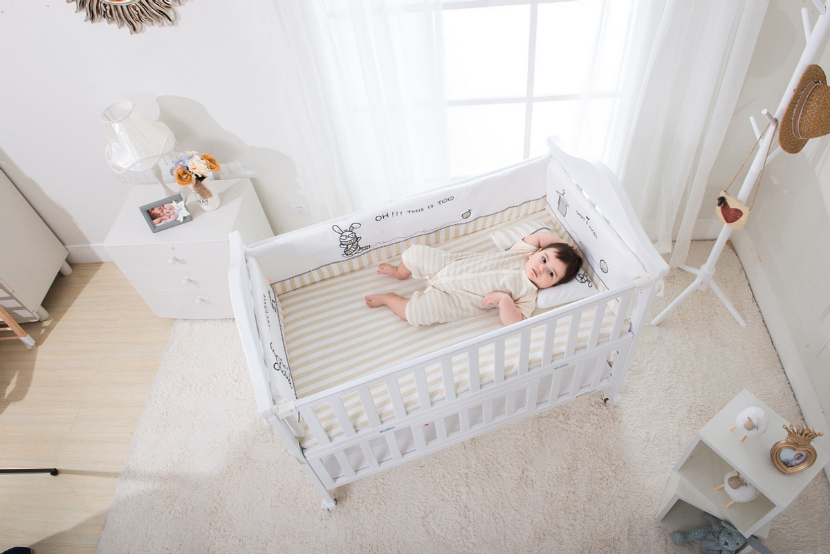 婴儿在床上图片大全-婴儿在床上高清图片下载-觅知网