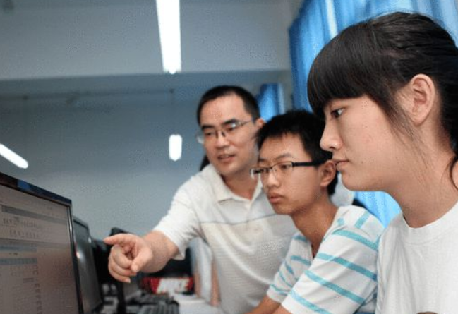 铁路很吃香的5个专业，好就业薪资待遇高，有机会拿到铁饭碗